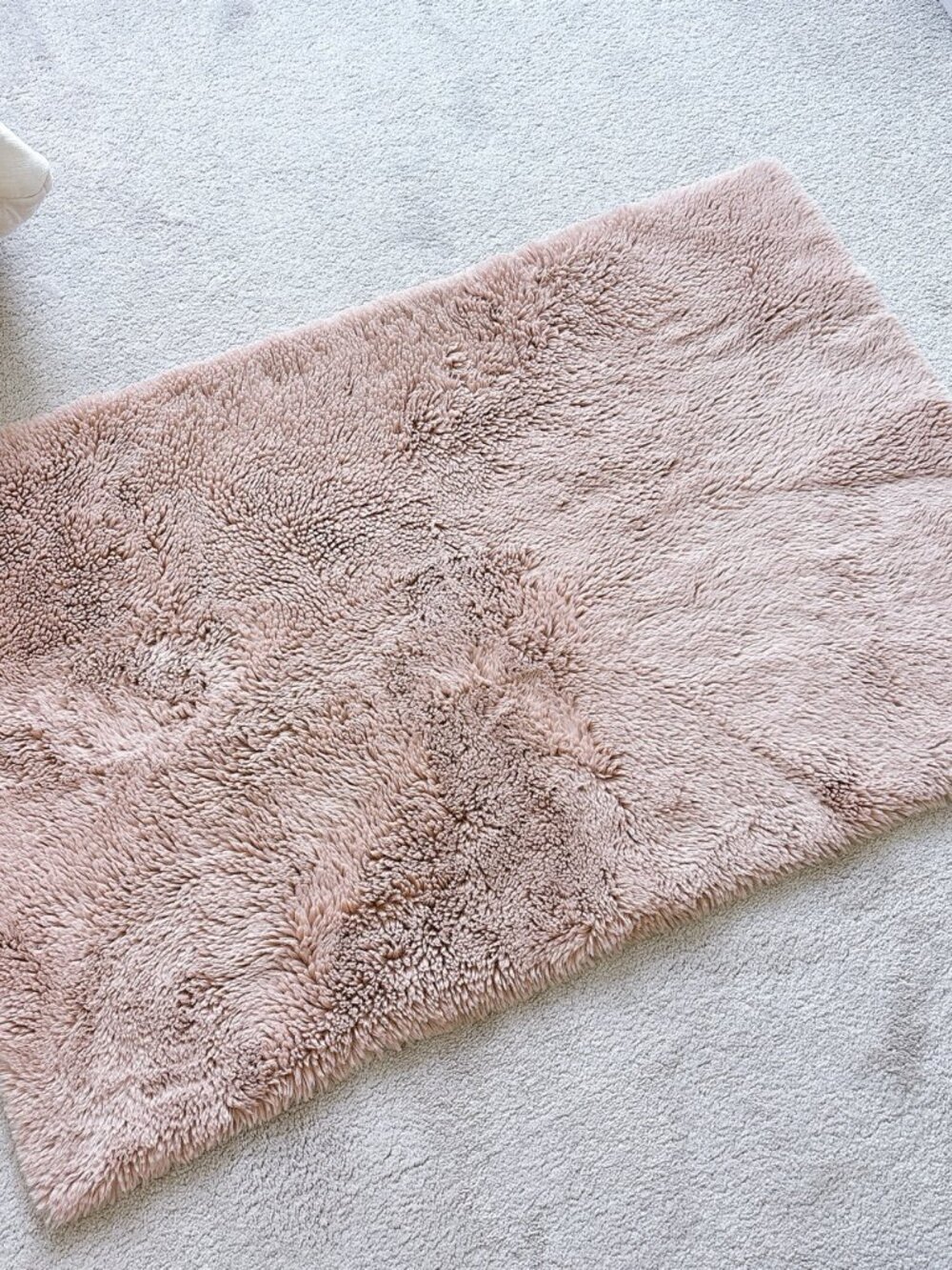 90% NEW Blush Pink Fluffy Shag Rug - 100% Polyester, Super Soft